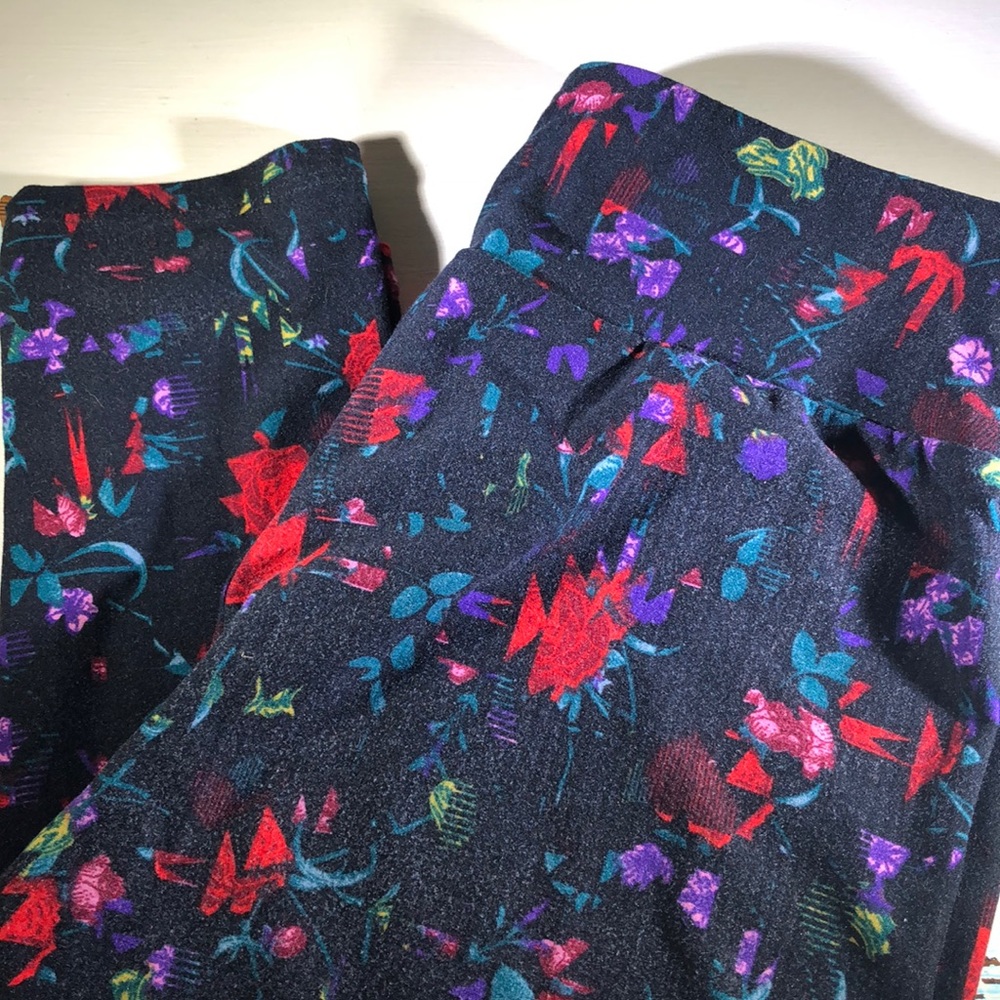 LuLaRoe red Floral origami pattern leggings OS ❤️